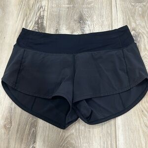Lululemon Speed shorts up low rise short 2.5 size 4